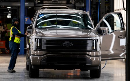 The Luxury Electric Vehicle Is in Trouble