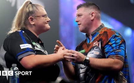 Gurney beats Greaves in deciding set at PDC Worlds