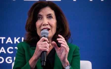 New York Governor Kathy Hochul signs RAISE Act to regulate AI safety