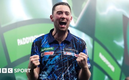 Humphries survives scare to progress with Van Gerwen