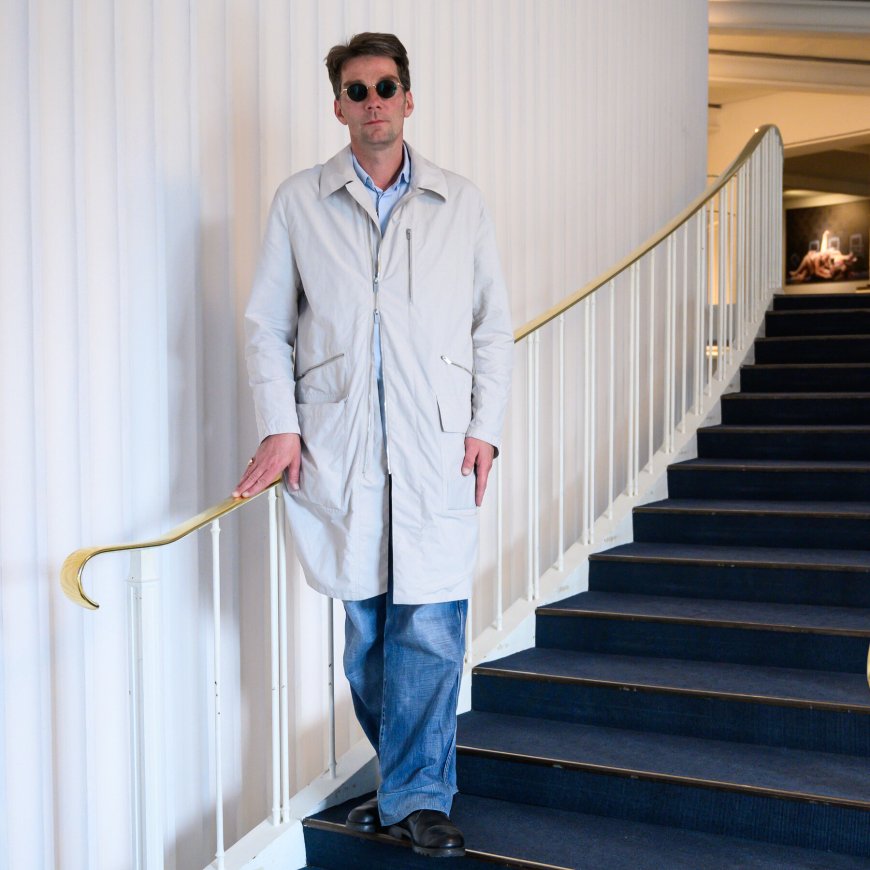 He Smeared Dog Feces on a Critic. Now, He’s Back in the Spotlight.