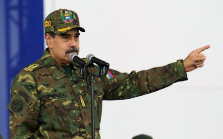 Explosions in Caracas, Helicopters Fire on a Military Base