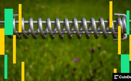 Altcoins, led by privacy token dash, heat up as bitcoin nears breakout: Crypto Markets Today