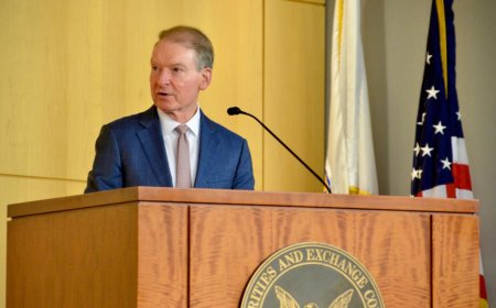 SEC chair says 'time is right' for pension funds to include crypto, CFTC head says digital assets set to flourish
