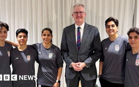 Five Iranian footballers granted Australian visas after anthem protest