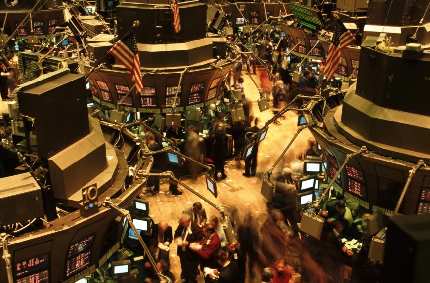 Institutional investors may be buying the dip as traders pour $1.7 billion into spot bitcoin ETFs