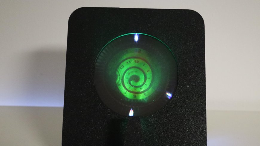 There Are No LEDs Around the Face of This Clock