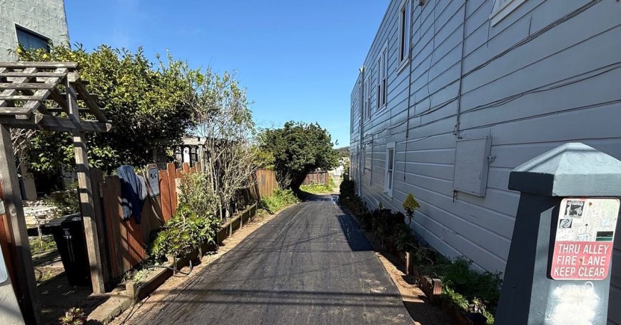 Your Art Can Go in This San Francisco Alley