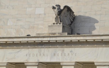Citadel Securities bets on a Fed rate hike Wednesday as bitcoin analysts call a hold. Someone will be wrong.