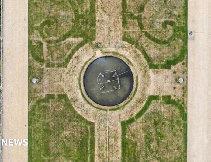 Parched grass reveals 'lost' 17th Century garden