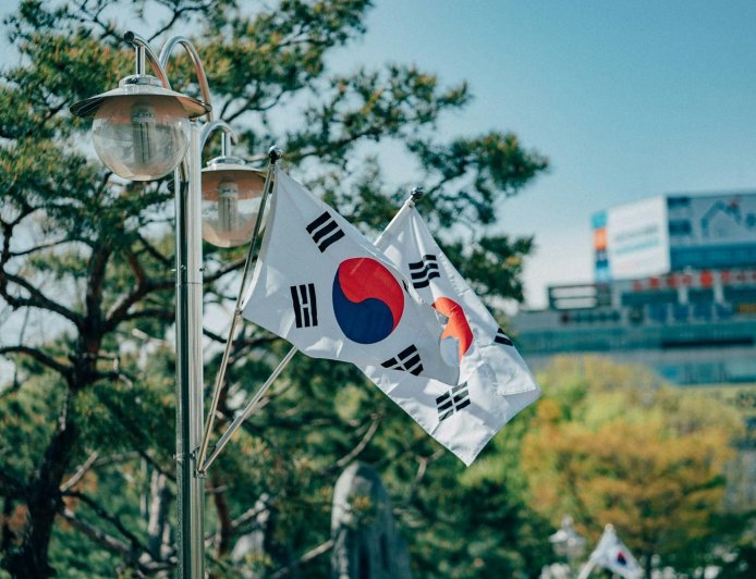 Bitcoin rises toward $64,000 as Korea's record chip crash leaves crypto untouched