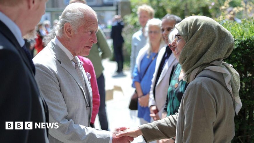 King hails design of Europe's first eco mosque