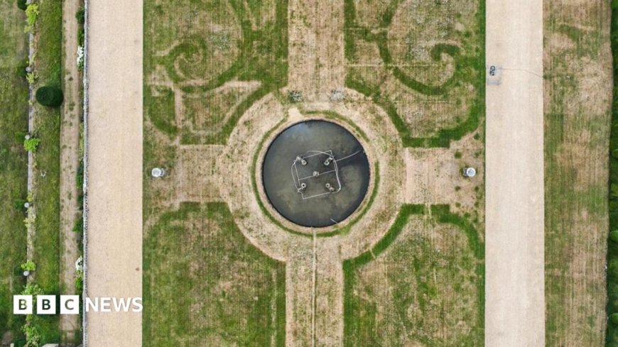 Parched grass reveals 'lost' 17th Century garden