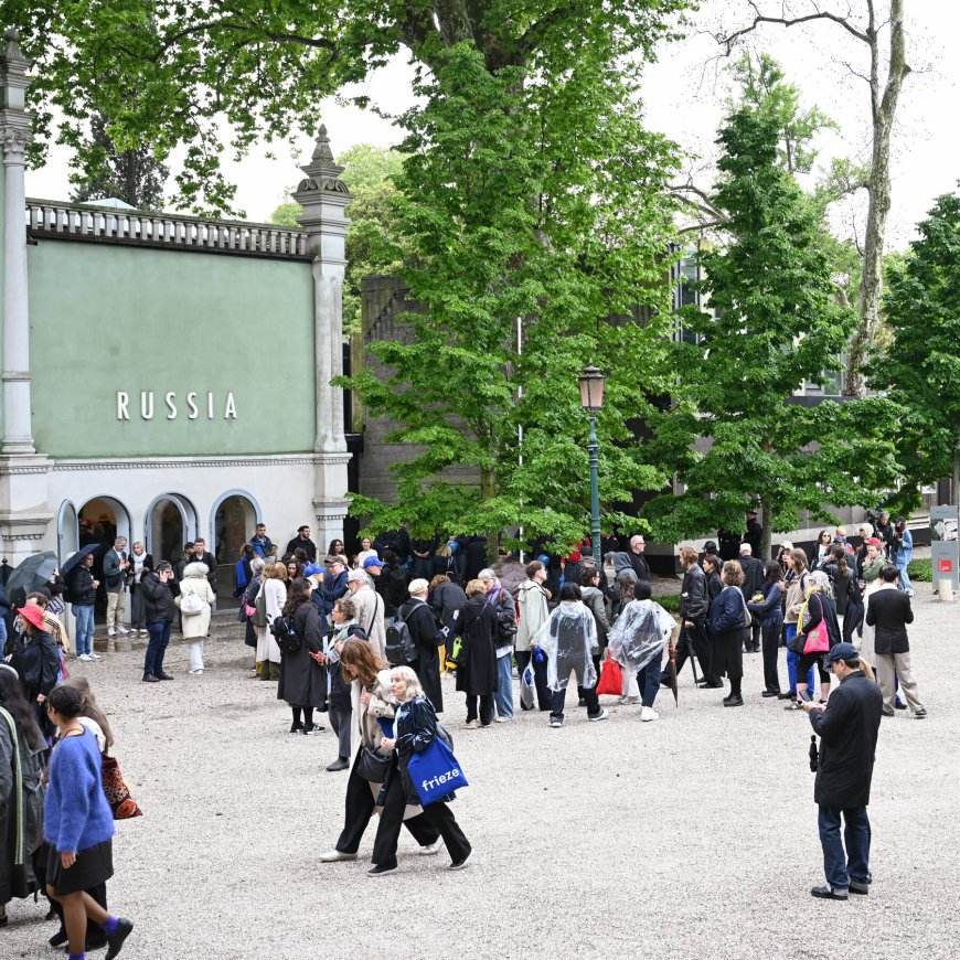 Europe Cancels Venice Biennale Funding Over Russia’s Return