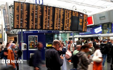 How a 90-second power outage sparked chaos for rail commuters