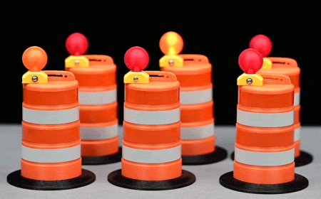 Mini Blinking Barrels Keep Desktop Traffic in Check
