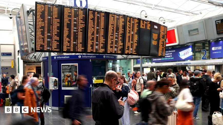 How a 90-second power outage sparked chaos for rail commuters